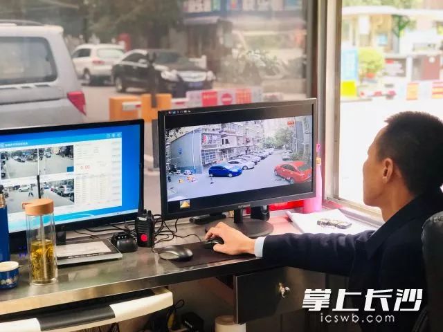 昔日沒(méi)有物業(yè)服務(wù)的老舊小區(qū)小時(shí)監(jiān)控全覆蓋車位共享使用情況一目了然